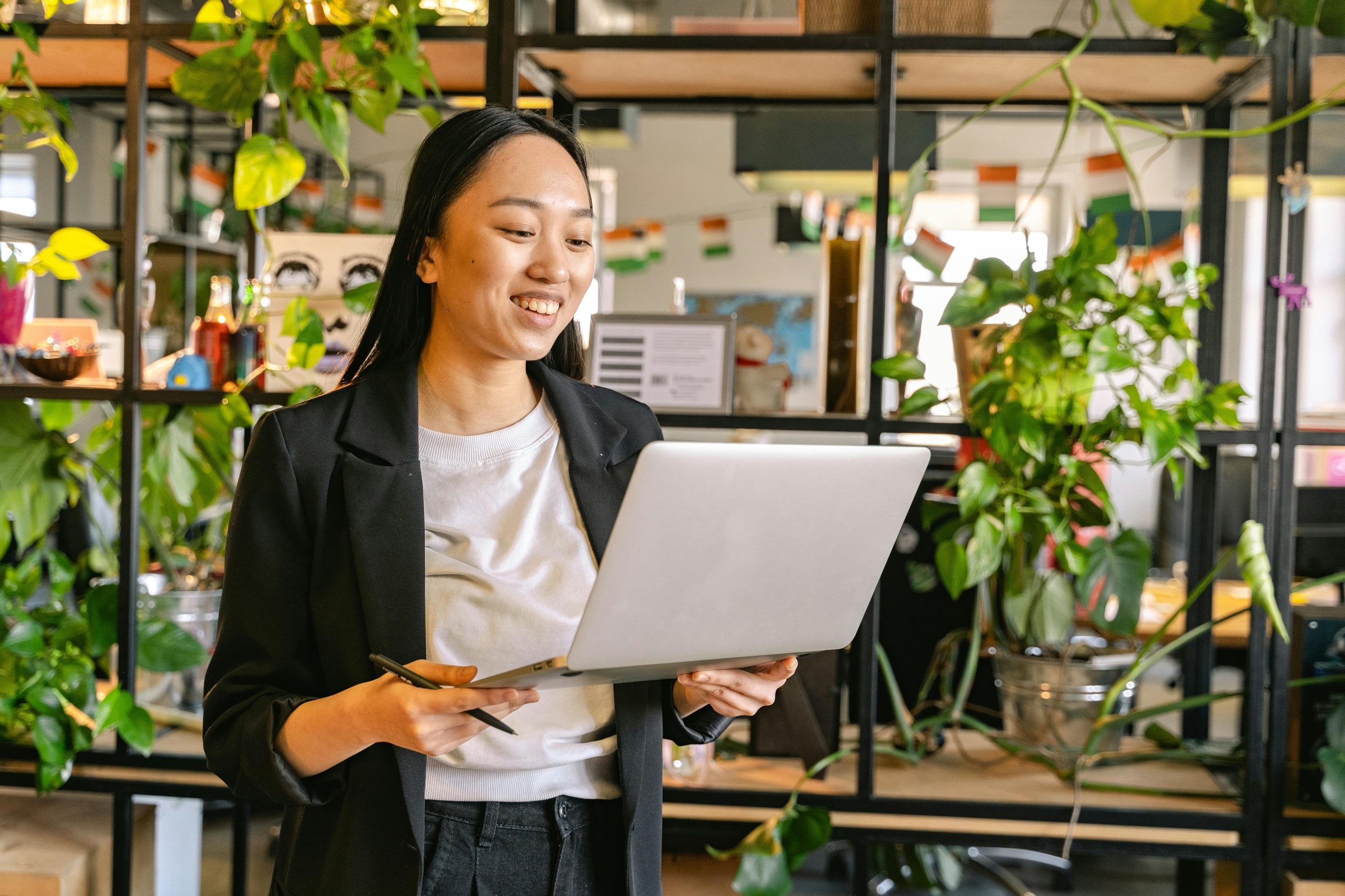 Customer Retention & Loyalty - lady using a laptop